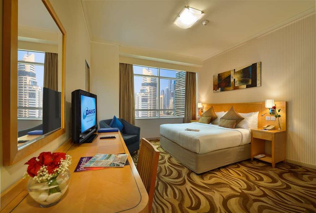 Oaks Liwa Heights Hotel Suites Дубай Стая снимка