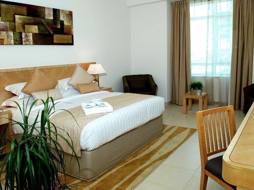 Oaks Liwa Heights Hotel Suites Дубай Екстериор снимка